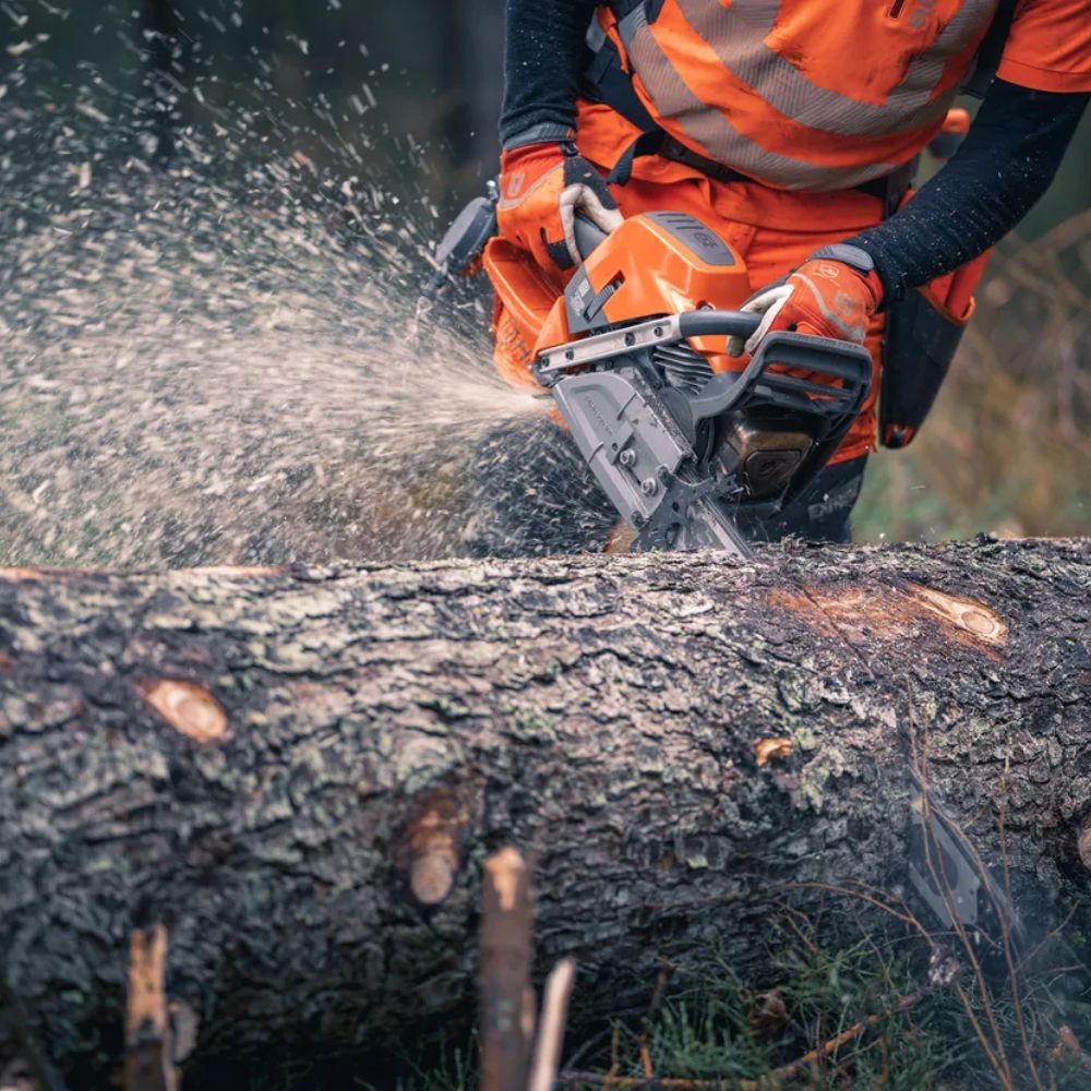HUSQVARNA 592 XP G Petrol Chainsaw - Image 2