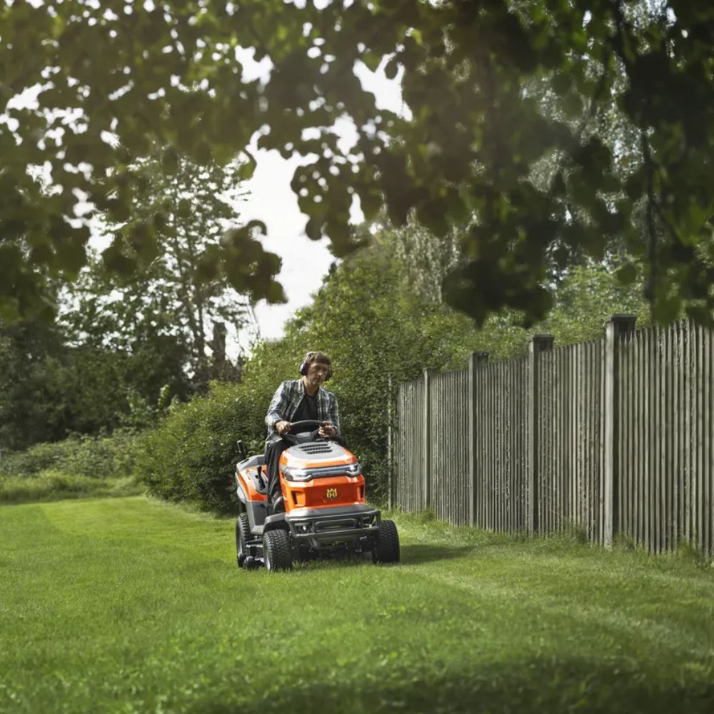 HUSQVARNA TC 220T Petrol Garden Tractor - Image 4