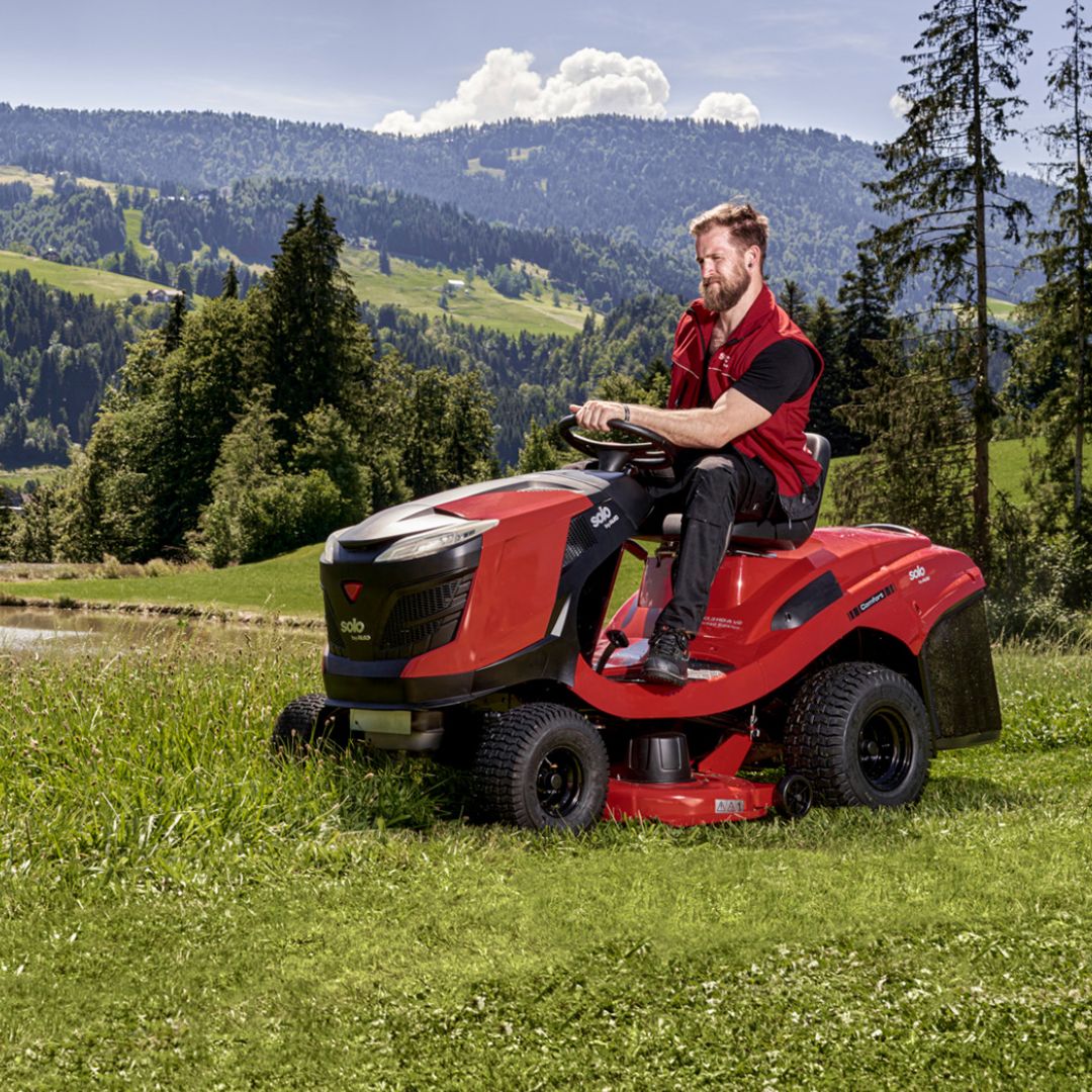 AL-KO T18-93 HD-A V2 Petrol Ride-On Mower - Image 3